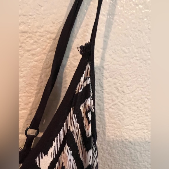 Sleeveless Romper w/ pockets - Picture 6 of 7